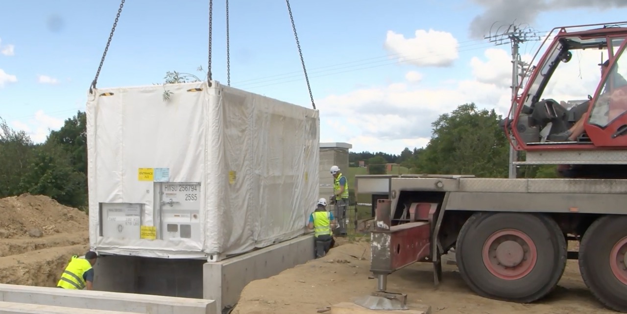 V Nové Cerekvi roste velkokapacitní baterie pro stabilizaci elektrické sítě